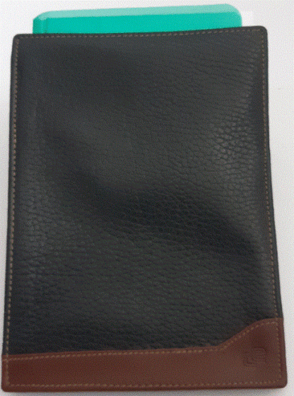 Lederhülle hochformat schwarz/braune Einfassung